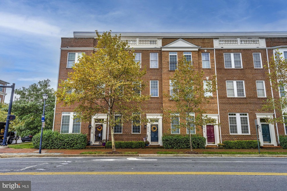 904 Slaters Ln, Alexandria, VA 22314 - photo 1