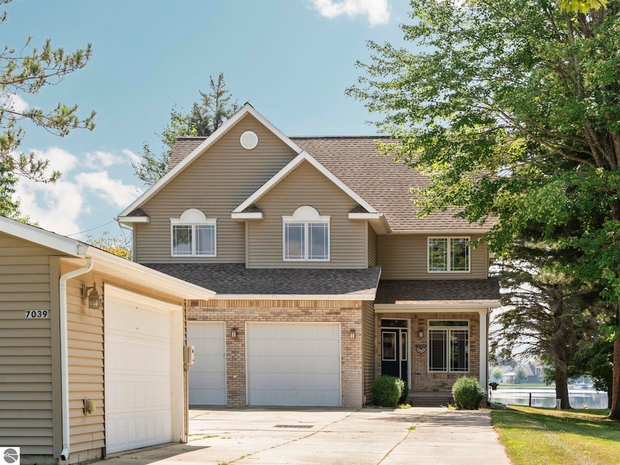 For Sale $915,000