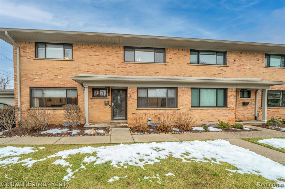 Bloomfield Hills End unit condo