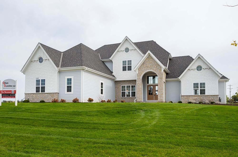 12810 Bluejay Ln, Mequon, WI 53097 - photo 1