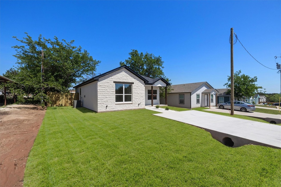 818 Pecos River Dr, Granbury, TX 76048 - photo 1