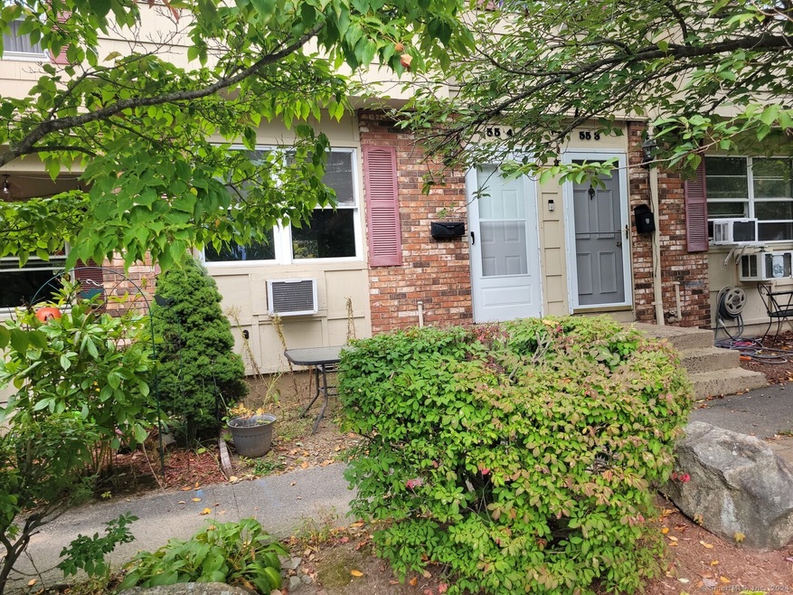55 Lantern Park Dr unit 4, Naugatuck, CT 06770 - photo 1
