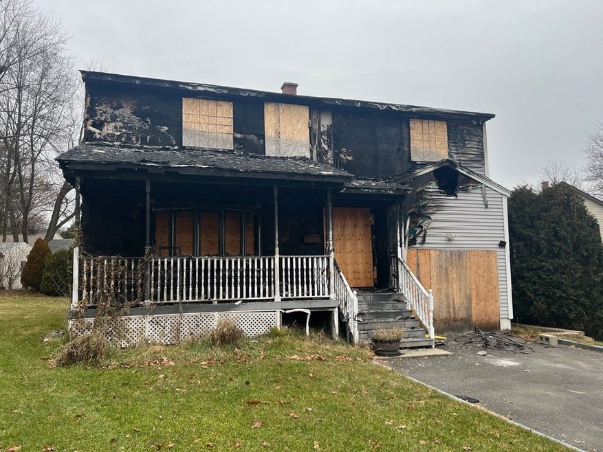 19 Donlee St, Holyoke, MA 01040 - photo 1