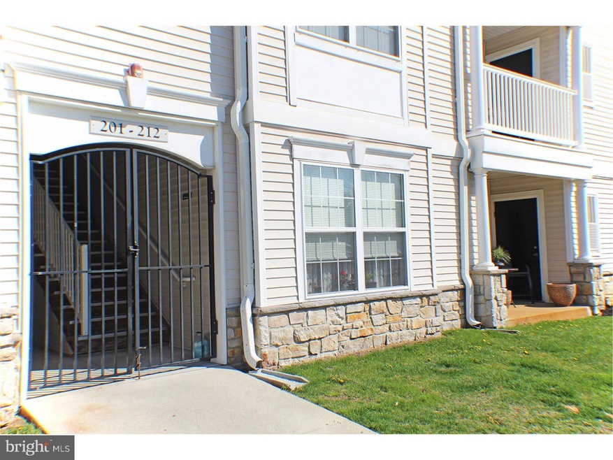 201 Lawrence Ln unit 201, Riverside, NJ 08075 - photo 1