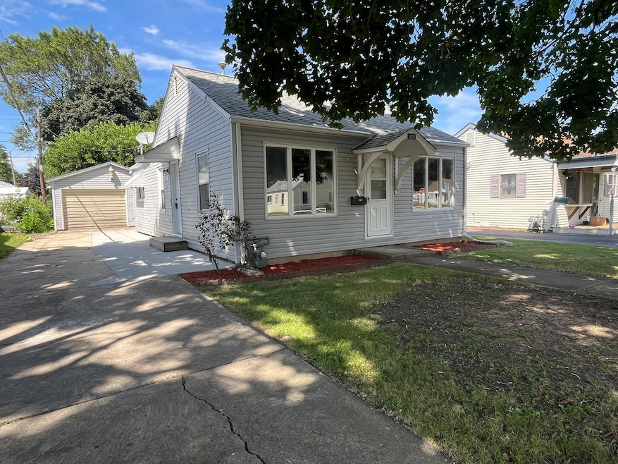 1009 Plum St, Aurora, IL 60506 - photo 1