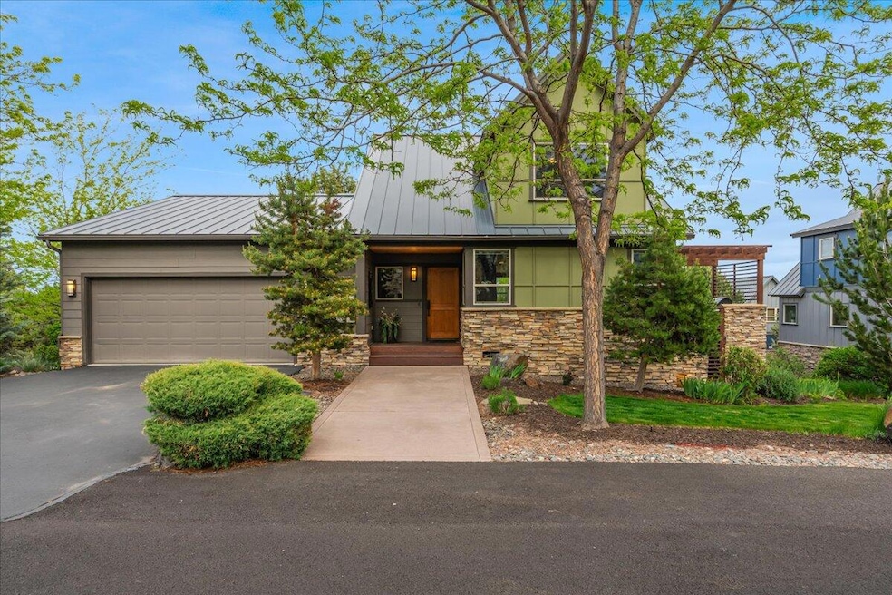 202 Presidio Park Ln, Redmond, OR 97756 - photo 1