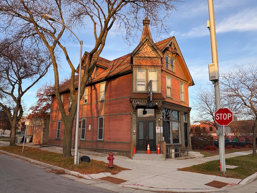 338-340 W Reservoir Ave, Milwaukee, WI 53212 - photo 1
