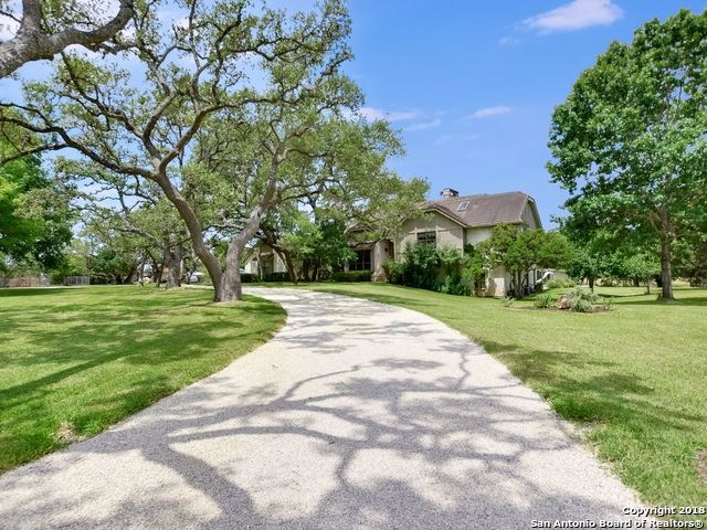 9536 Majestic Oak Cir, San Antonio, TX 78255 - photo 1