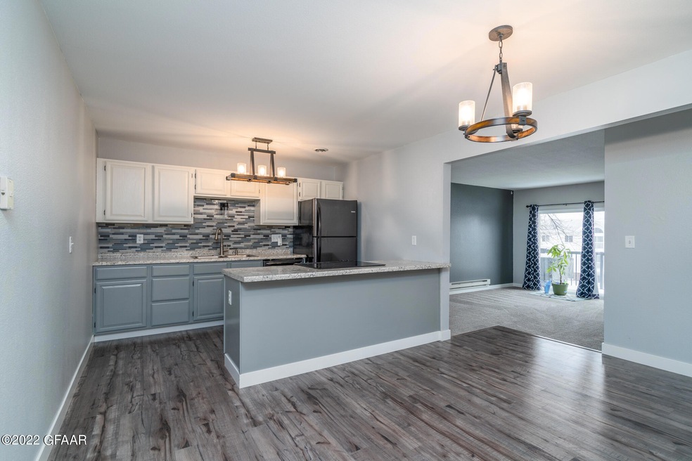 815 Duke Dr unit 427, Grand Forks, ND 58201 - photo 1