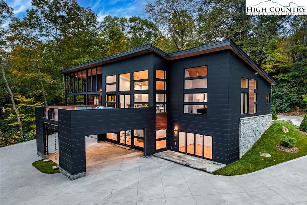 For Sale $4,795,000 • Co-Listing Agent