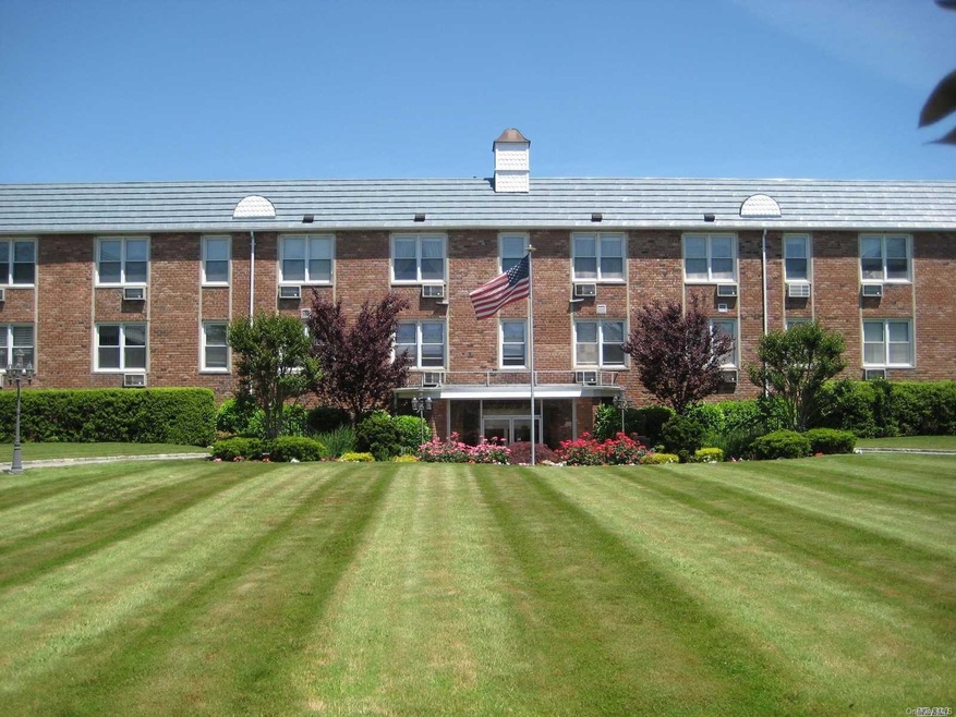 75 Noble St unit 228, Lynbrook, NY 11563 - photo 1