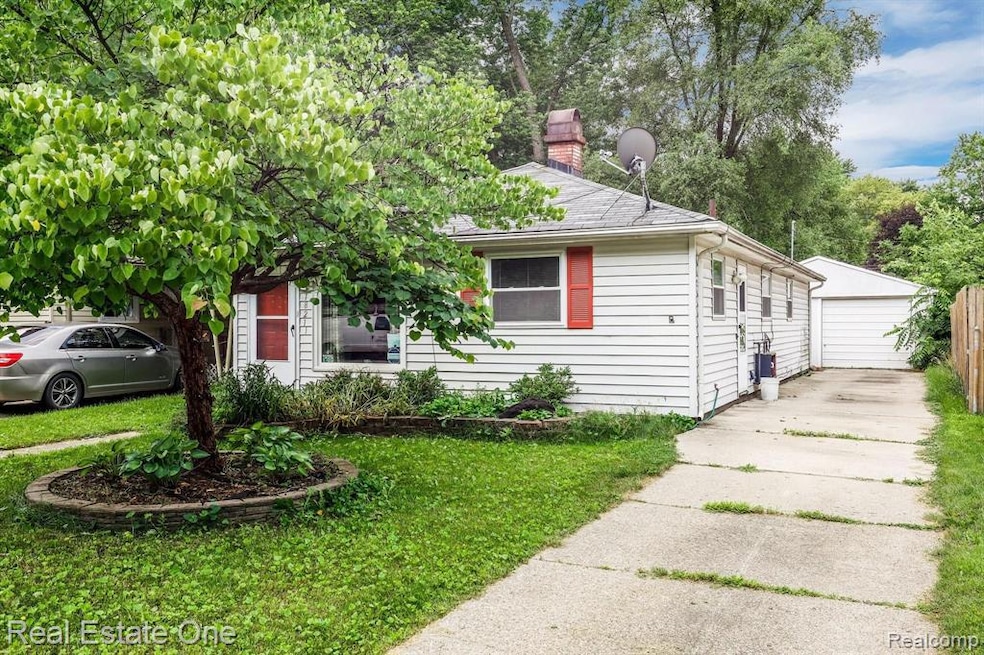 3-web-or-mls-18211 Deering Street Livonia0003.jpg