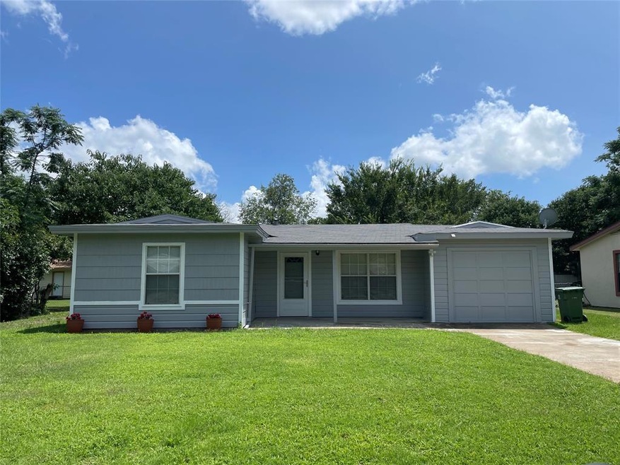 620 Brookfield Dr, Hurst, TX 76053 - photo 1