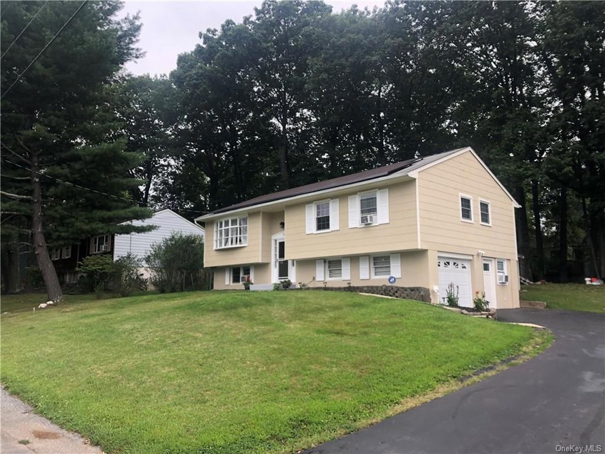 33 Park Circle Dr, Middletown, NY 10940 - photo 1