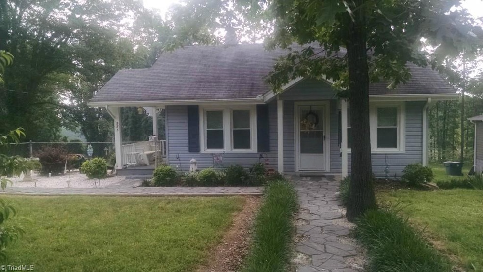 585 N Mccrary St, Asheboro, NC 27205 - photo 1