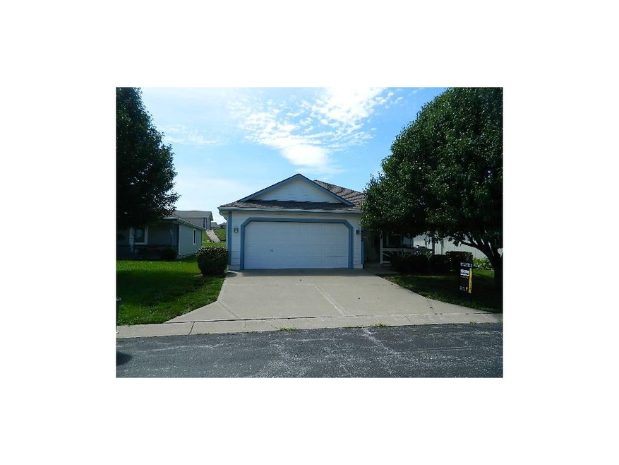 532 S Saturn Dr, Raymore, MO 64083 - photo 1
