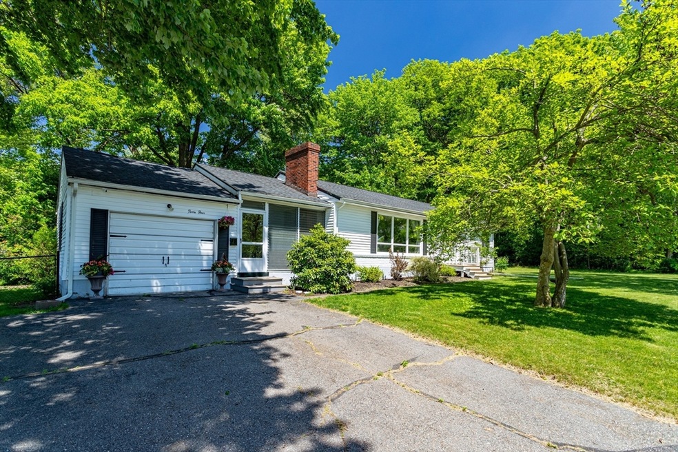 44 Raymond Ct, Fitchburg, MA 01420 - photo 1