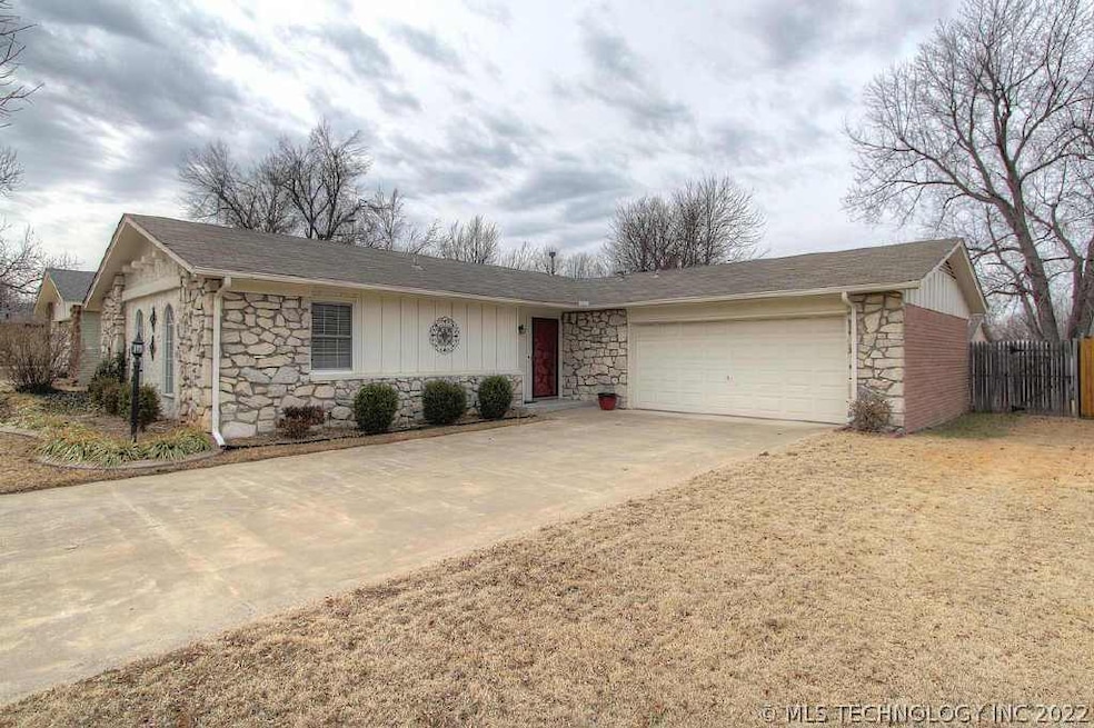 4320 S Cedar Ct, Broken Arrow, OK 74011 - photo 1