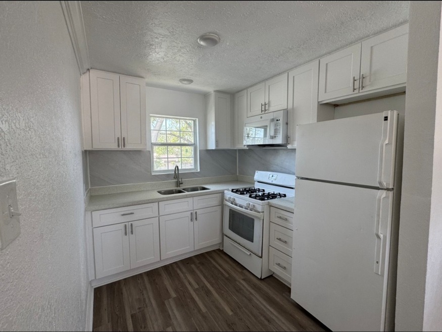 923 Knight St unit A2, Houston, TX 77022 - photo 1