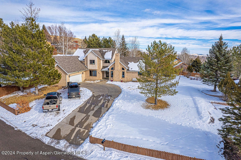 907 Ridge Rd, Craig, CO 81625 - photo 1