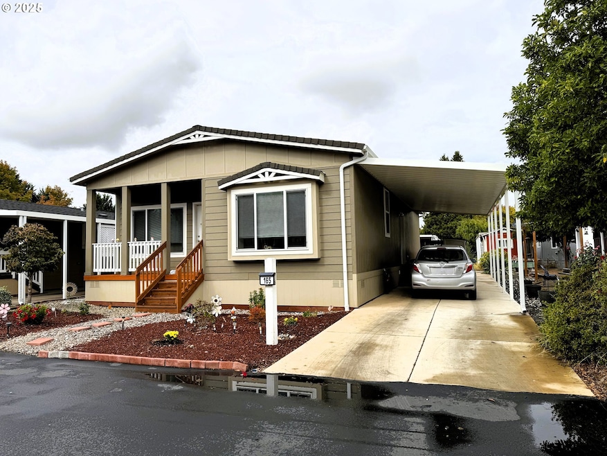 1400 Candlelight Dr, Eugene, OR 97402 - photo 1