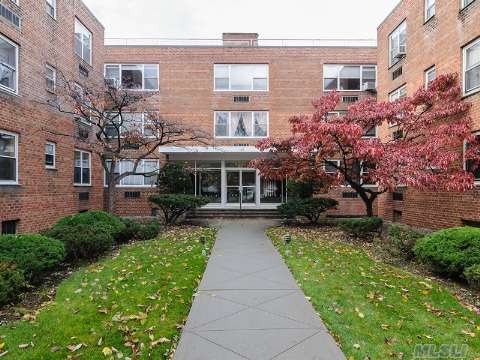 125 Main St unit 1I, Port Washington, NY 11050 - photo 1