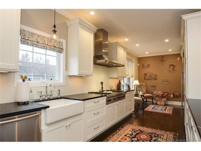 16 Harwich Ln unit 16, West Hartford, CT 06117 - photo 1