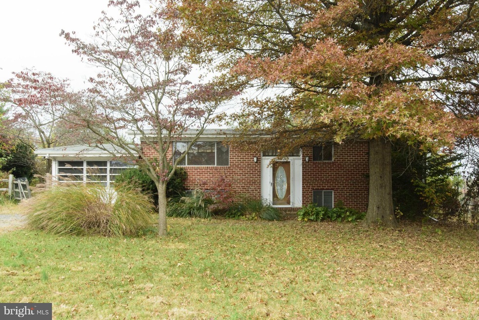 6204 Rolling View Dr, Sykesville, MD 21784 - photo 1