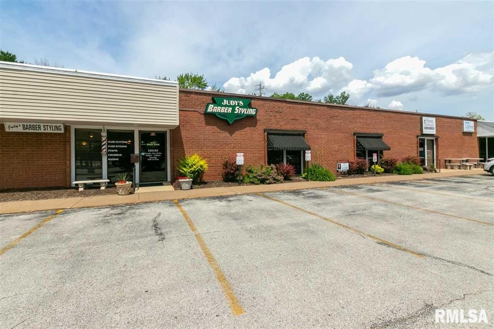 1977 Spruce Hills Dr, Bettendorf, IA 52722 - photo 1