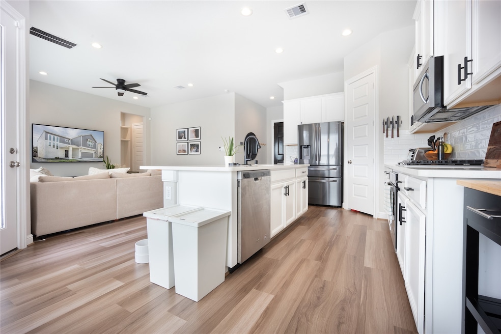 Open concept floor plan. Large island with quarts countertops.