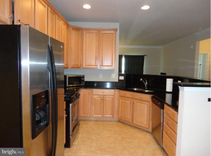 9712 Handerson Place unit 302, Manassas Park, VA 20111 - photo 1