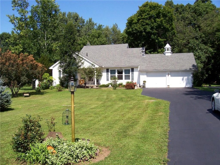 Welcome to 129 Berg Road, Ontario! Vinyl-sided ext