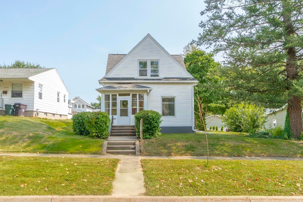 1316 Franklin St, Cedar Falls, IA 50613 - photo 1