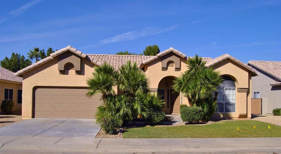 Gorgeous Landscaping & Curb Appeal!