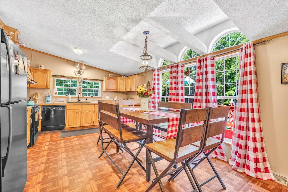 Under Contract $285,000 • Co-Listing Agent