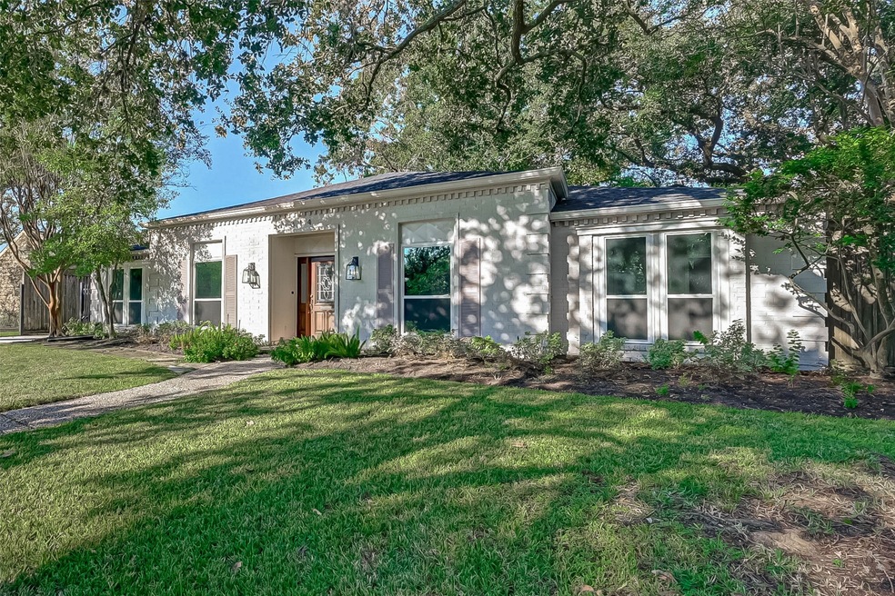 314 Briar Hill Dr, Houston, TX 77042 - photo 1