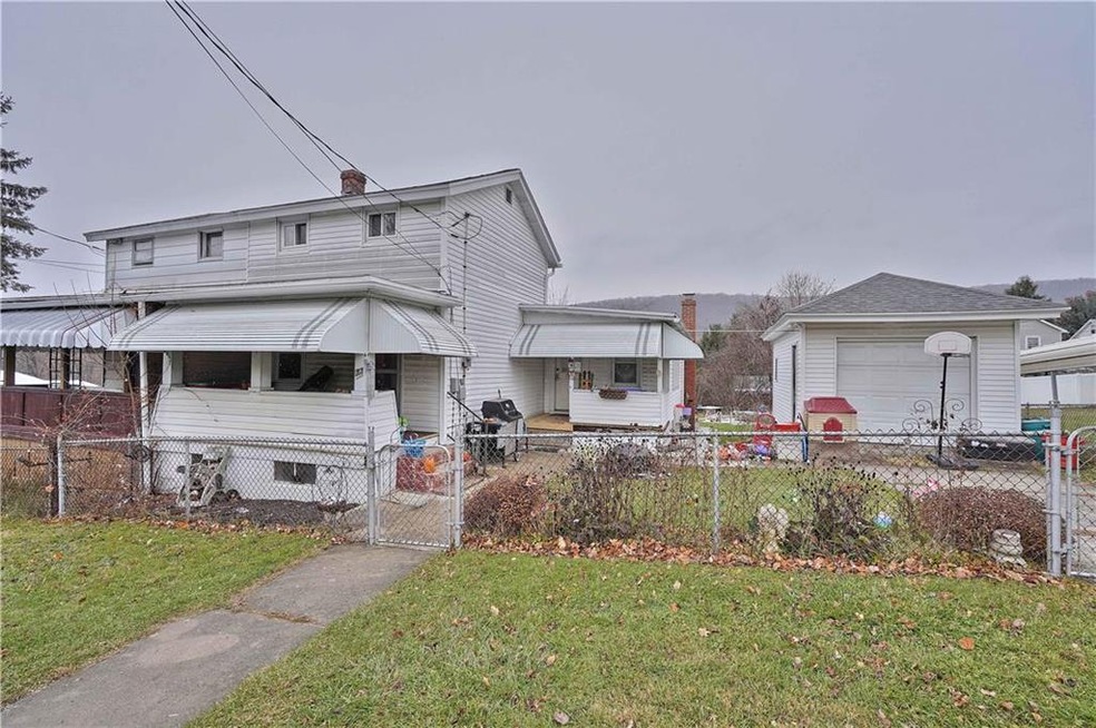 33 W Ruddle St, Coaldale, PA 18218 - photo 1