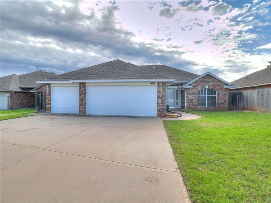 616 Loyd Ln, Moore, OK 73160 - photo 1