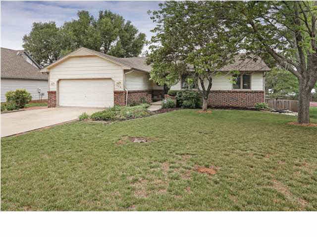 Great Location on 1/3 Acre Lot in Oakwood Valley