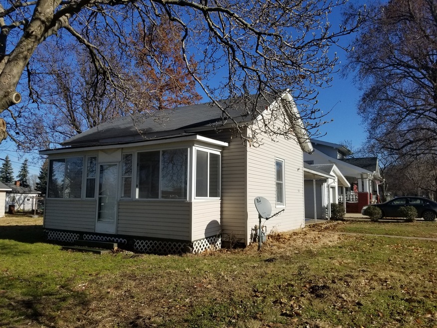 302 Sycamore Bend, Galesburg, IL 61401 - photo 1