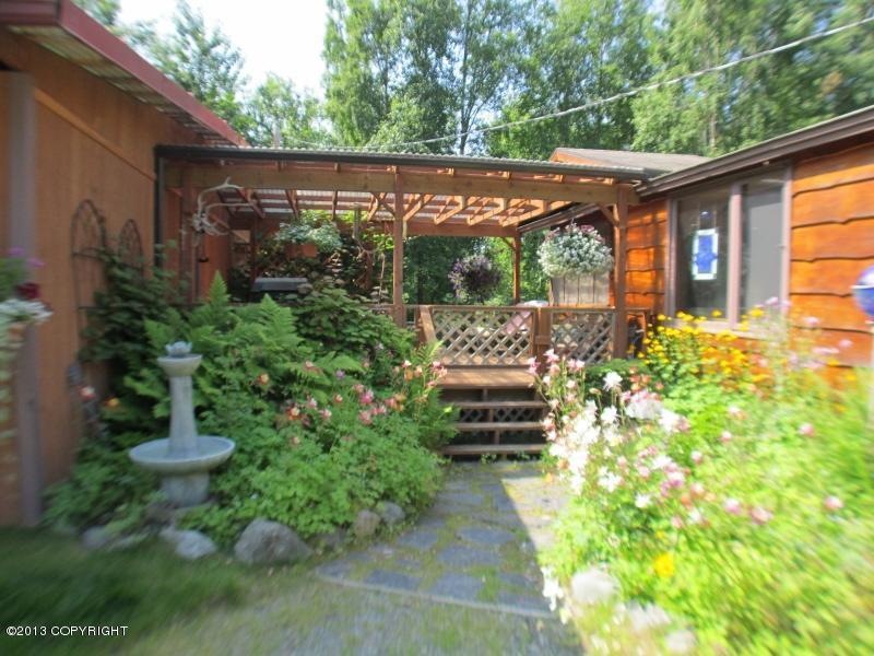 Flowered entry to Deck 2