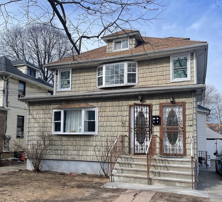 158-37 75th Ave unit 2nd Floor, Flushing, NY 11366 - photo 1