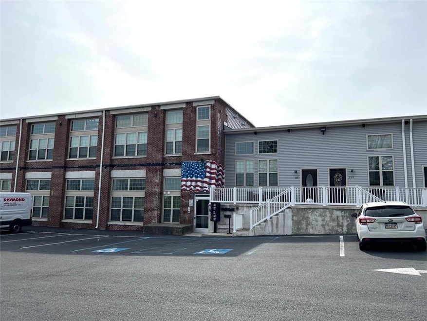 374 W Main St unit 202, Bath, PA 18014 - photo 1