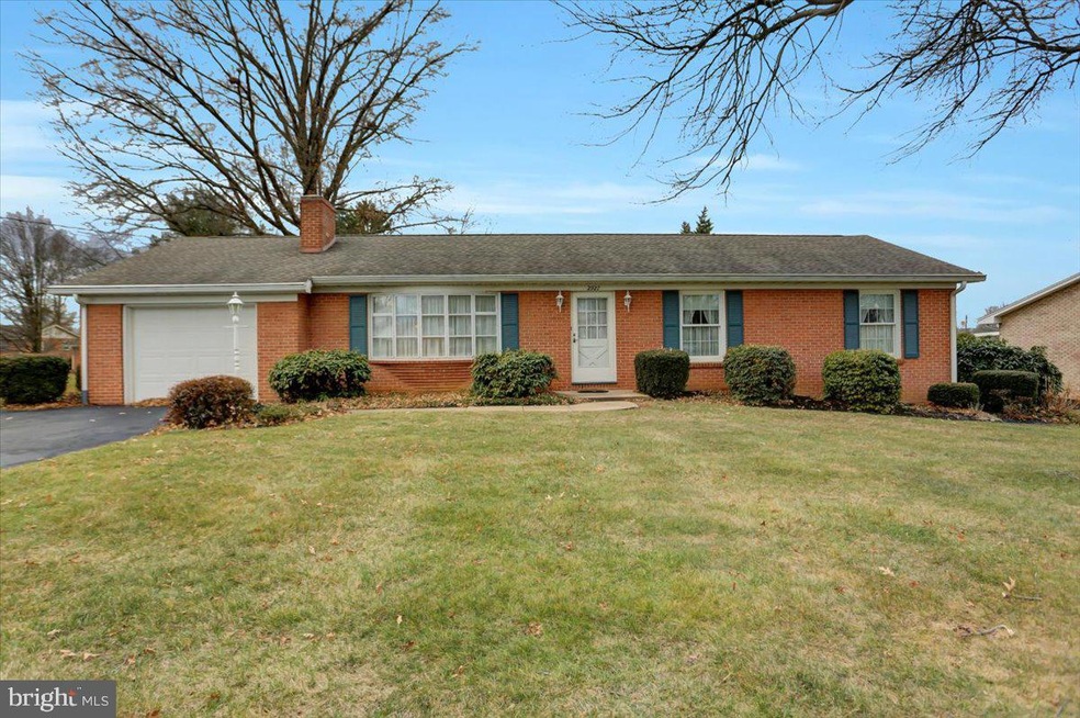 2927 Jefferson Dr, Chambersburg, PA 17201 - photo 1