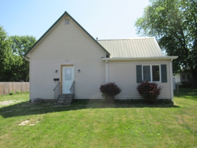 201 N Carico St, Tuscola, IL 61953 - photo 1