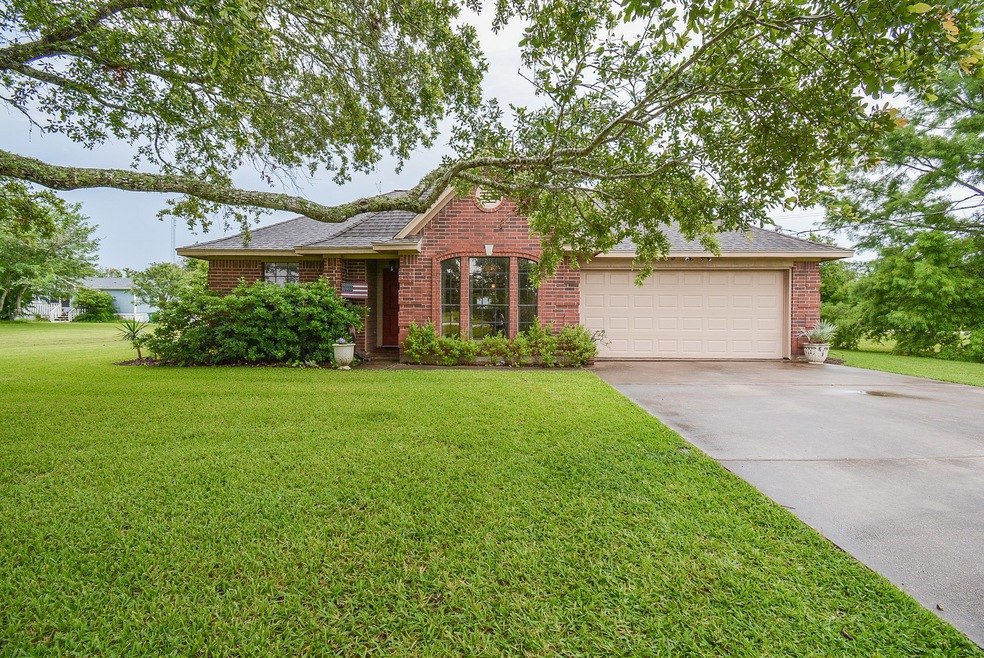 130 Nancy St, Alvin, TX 77511 - photo 1