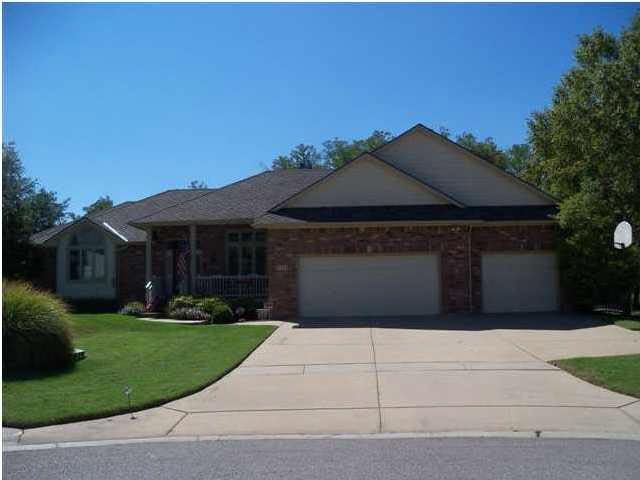 Great cul-de-sac lot, no more shake shingles and r
