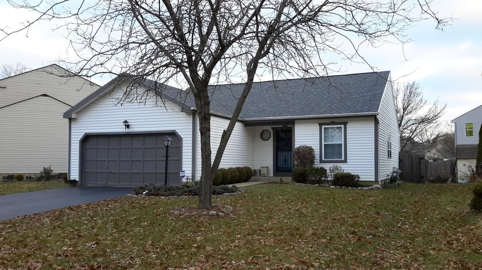 886 Harbinger Cir W, Columbus, OH 43213 - photo 1