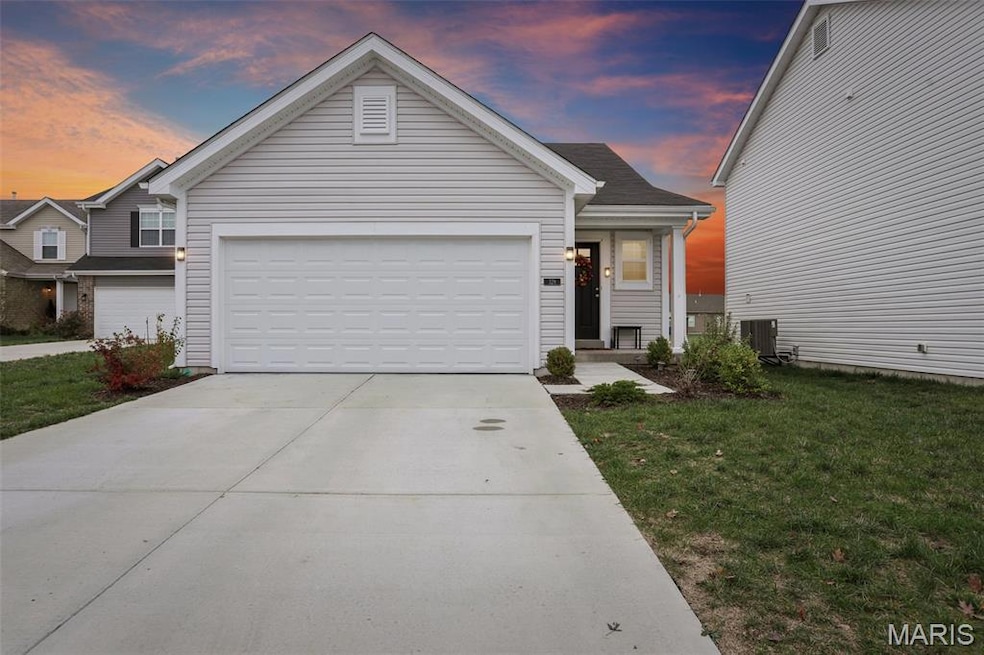 328 Crestfield Ct, Saint Charles, MO 63301 - photo 1