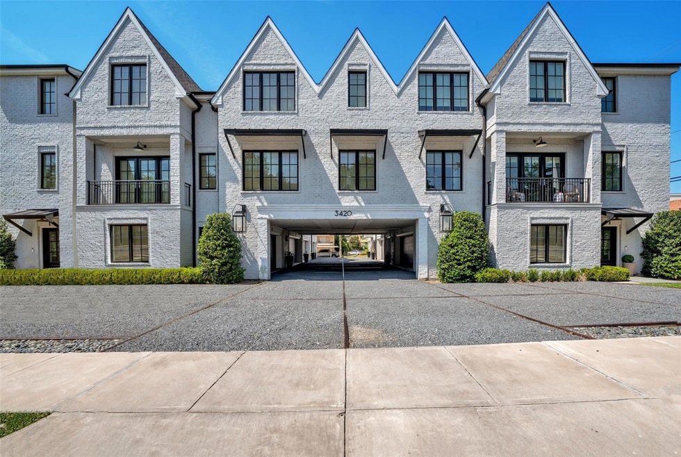 3420 Rosedale - 8 total units. Guest parking in fr